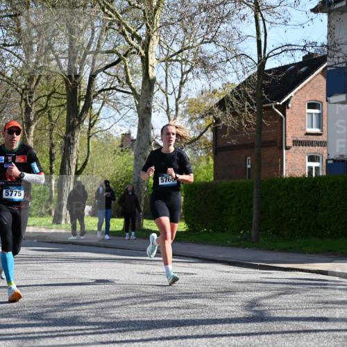 12.04.2026 - 45. Internationalen Wilhelmsburger Insellauf J. Mangold http://msf.ph/oto/9460841 12.04.2026 10:44:16 Ziel 5824, 3356, 5766, 5775, 3662, 2911, 4934, 2940, 4815, 4758, 5009, 4906, 5805, 2920, 3173, 2190, 4914, 5341, 5435, 5563, 2075 meine-sportfotos.de