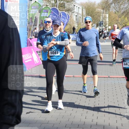 12.04.2026 - 45. Internationalen Wilhelmsburger Insellauf Strokosch-Dieckow http://msf.ph/oto/9460844 12.04.2026 10:50:44 Ziel 5033, 4435, 2720, 3234, 3855 meine-sportfotos.de