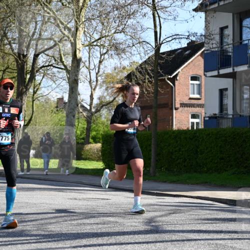 12.04.2026 - 45. Internationalen Wilhelmsburger Insellauf J. Mangold http://msf.ph/oto/9460847 12.04.2026 10:44:17 Ziel 3356, 5766, 5775, 3662, 2911, 4934, 2940, 4815, 4758, 5009, 4906, 5805, 2920, 2920, 3173, 2190, 4914, 5341, 5435, 5563, 2075 meine-sportfotos.de