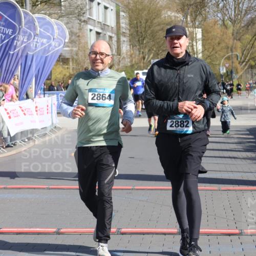 12.04.2026 - 45. Internationalen Wilhelmsburger Insellauf Strokosch-Dieckow http://msf.ph/oto/9460848 12.04.2026 11:08:28 Ziel 2882, 2864, 3671 meine-sportfotos.de