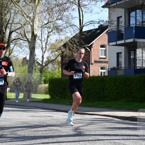12.04.2026 - 45. Internationalen Wilhelmsburger Insellauf J. Mangold http://msf.ph/oto/9460851 12.04.2026 10:44:17 Ziel 3356, 5766, 5775, 3662, 2911, 4934, 2940, 4815, 4758, 5009, 4906, 5805, 2920, 2920, 3173, 2190, 4914, 5341, 5435, 5563, 2075 meine-sportfotos.de