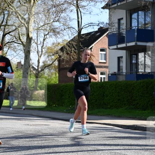 12.04.2026 - 45. Internationalen Wilhelmsburger Insellauf J. Mangold http://msf.ph/oto/9460852 12.04.2026 10:44:17 Ziel 3356, 5766, 5775, 3662, 2911, 4934, 2940, 4815, 4758, 5009, 4906, 5805, 2920, 2920, 3173, 2190, 4914, 5341, 5435, 5563, 2075 meine-sportfotos.de