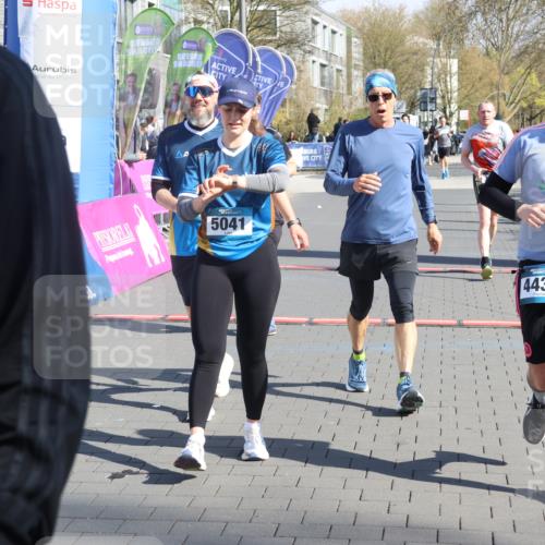 12.04.2026 - 45. Internationalen Wilhelmsburger Insellauf Strokosch-Dieckow http://msf.ph/oto/9460853 12.04.2026 10:50:44 Ziel 5033, 4435, 2720, 3234, 3855 meine-sportfotos.de
