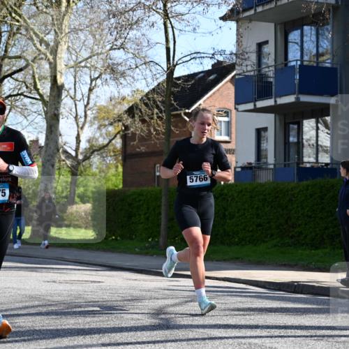 12.04.2026 - 45. Internationalen Wilhelmsburger Insellauf J. Mangold http://msf.ph/oto/9460854 12.04.2026 10:44:17 Ziel 3356, 5766, 5775, 3662, 2911, 4934, 2940, 4815, 4758, 5009, 4906, 5805, 2920, 2920, 3173, 2190, 4914, 5341, 5435, 5563, 2075 meine-sportfotos.de