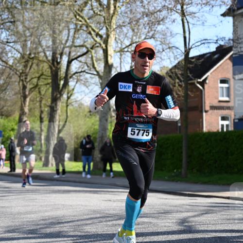 12.04.2026 - 45. Internationalen Wilhelmsburger Insellauf J. Mangold http://msf.ph/oto/9460855 12.04.2026 10:44:17 Ziel 3356, 5766, 5775, 3662, 2911, 4934, 2940, 4815, 4758, 5009, 4906, 5805, 2920, 2920, 3173, 2190, 4914, 5341, 5435, 5563, 2075 meine-sportfotos.de