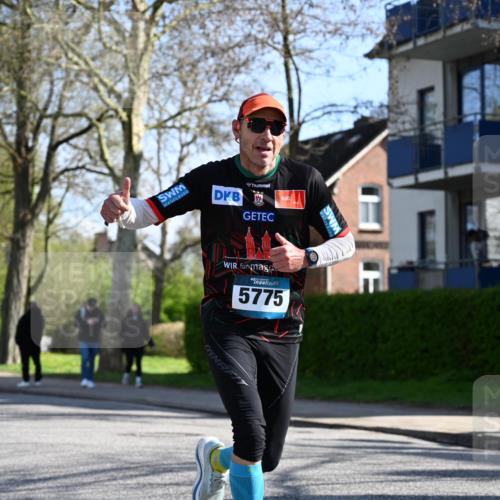 12.04.2026 - 45. Internationalen Wilhelmsburger Insellauf J. Mangold http://msf.ph/oto/9460857 12.04.2026 10:44:18 Ziel 5766, 5775, 3662, 2911, 4934, 2940, 4815, 4758, 5009, 4815, 4758, 5009, 4906, 5805, 2920, 3173, 2190, 4914, 5341, 5435, 5563, 2075 meine-sportfotos.de