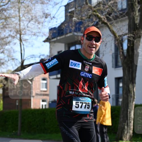 12.04.2026 - 45. Internationalen Wilhelmsburger Insellauf J. Mangold http://msf.ph/oto/9460865 12.04.2026 10:44:18 Ziel 5766, 5775, 3662, 2911, 4934, 2940, 4815, 4758, 5009, 4815, 4758, 5009, 4906, 5805, 2920, 3173, 2190, 4914, 5341, 5435, 5563, 2075 meine-sportfotos.de
