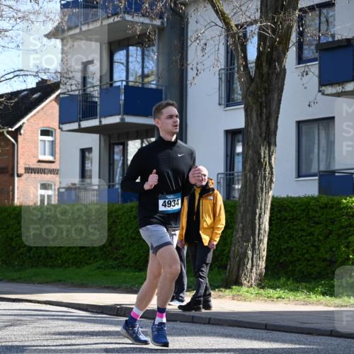 12.04.2026 - 45. Internationalen Wilhelmsburger Insellauf J. Mangold http://msf.ph/oto/9460884 12.04.2026 10:44:22 Ziel 5766, 5775, 3662, 2911, 4934, 2940, 4815, 4758, 5009, 4906, 5805, 2920, 3173, 2190, 3173, 2190, 4914, 5341, 5435, 5563, 2075, 2810, 3408, 4739, 3416 meine-sportfotos.de