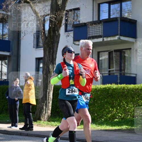 12.04.2026 - 45. Internationalen Wilhelmsburger Insellauf J. Mangold http://msf.ph/oto/9460891 12.04.2026 10:44:24 Ziel 5766, 5775, 3662, 2911, 4934, 2940, 4815, 4758, 5009, 4906, 5805, 5805, 2920, 3173, 2190, 4914, 4914, 5341, 5435, 5563, 2075, 2810, 3408, 4739, 3416 meine-sportfotos.de