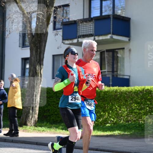 12.04.2026 - 45. Internationalen Wilhelmsburger Insellauf J. Mangold http://msf.ph/oto/9460892 12.04.2026 10:44:24 Ziel 5766, 5775, 3662, 2911, 4934, 2940, 4815, 4758, 5009, 4906, 5805, 5805, 2920, 3173, 2190, 4914, 4914, 5341, 5435, 5563, 2075, 2810, 3408, 4739, 3416 meine-sportfotos.de