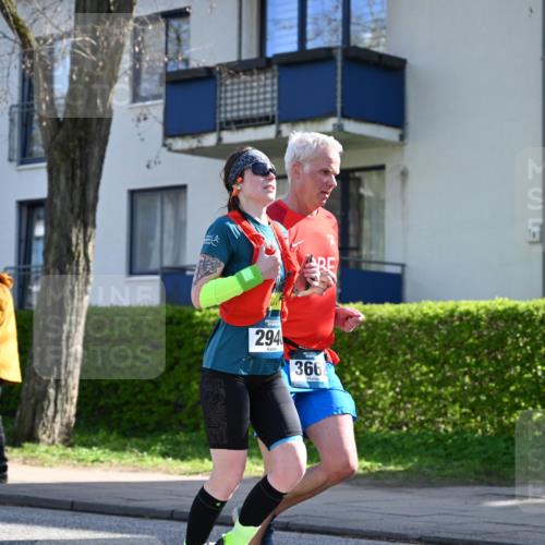 12.04.2026 - 45. Internationalen Wilhelmsburger Insellauf J. Mangold http://msf.ph/oto/9460894 12.04.2026 10:44:24 Ziel 5766, 5775, 3662, 2911, 4934, 2940, 4815, 4758, 5009, 4906, 5805, 5805, 2920, 3173, 2190, 4914, 4914, 5341, 5435, 5563, 2075, 2810, 3408, 4739, 3416 meine-sportfotos.de