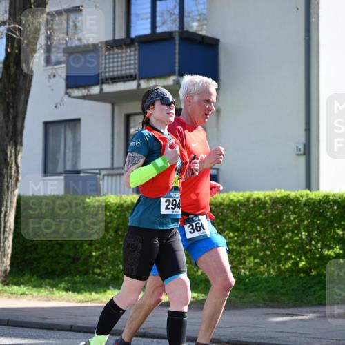 12.04.2026 - 45. Internationalen Wilhelmsburger Insellauf J. Mangold http://msf.ph/oto/9460895 12.04.2026 10:44:25 Ziel 3662, 2911, 4934, 2940, 4815, 4758, 5009, 4906, 5805, 2920, 3173, 2190, 4914, 5341, 5341, 5435, 5563, 2075, 2810, 3408, 4739, 3416 meine-sportfotos.de