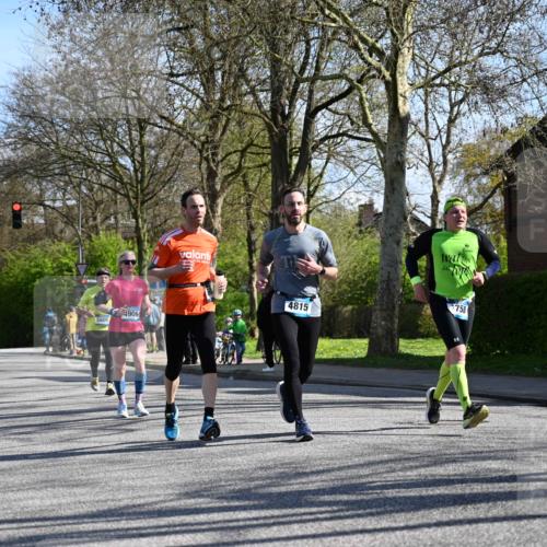12.04.2026 - 45. Internationalen Wilhelmsburger Insellauf J. Mangold http://msf.ph/oto/9460906 12.04.2026 10:44:28 Ziel 3662, 2911, 4934, 2940, 4815, 4758, 5009, 4906, 5805, 2920, 3173, 2190, 4914, 5341, 5435, 5563, 2075, 5563, 2075, 2810, 3408, 4739, 3416, 2899, 4785 meine-sportfotos.de