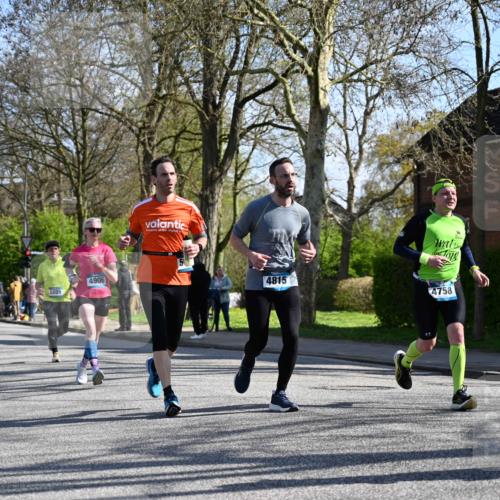 12.04.2026 - 45. Internationalen Wilhelmsburger Insellauf J. Mangold http://msf.ph/oto/9460913 12.04.2026 10:44:29 Ziel 3662, 2911, 4934, 2940, 4815, 4758, 5009, 4906, 5805, 2920, 2920, 3173, 2190, 4914, 5341, 5435, 5563, 2075, 2810, 3408, 4739, 3416, 2899, 4785 meine-sportfotos.de