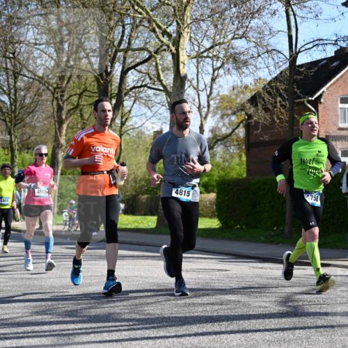 12.04.2026 - 45. Internationalen Wilhelmsburger Insellauf J. Mangold http://msf.ph/oto/9460920 12.04.2026 10:44:29 Ziel 3662, 2911, 4934, 2940, 4815, 4758, 5009, 4906, 5805, 2920, 2920, 3173, 2190, 4914, 5341, 5435, 5563, 2075, 2810, 3408, 4739, 3416, 2899, 4785 meine-sportfotos.de