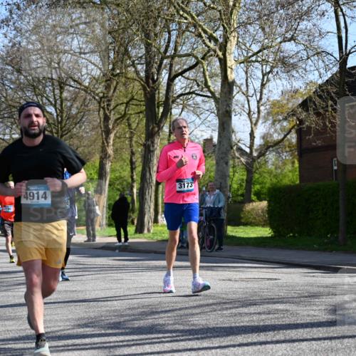 12.04.2026 - 45. Internationalen Wilhelmsburger Insellauf J. Mangold http://msf.ph/oto/9460928 12.04.2026 10:44:44 Ziel 4906, 5805, 2920, 3173, 2190, 4914, 5341, 5435, 5563, 2075, 2810, 3408, 4739, 4739, 3416, 2899, 4785, 3566, 5037, 5046, 5037, 5046, 3747, 3054, 2376, 2300, 3334, 4958, 3500 meine-sportfotos.de