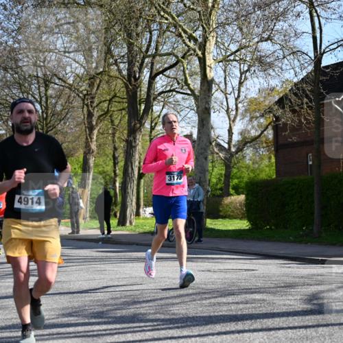 12.04.2026 - 45. Internationalen Wilhelmsburger Insellauf J. Mangold http://msf.ph/oto/9460929 12.04.2026 10:44:44 Ziel 4906, 5805, 2920, 3173, 2190, 4914, 5341, 5435, 5563, 2075, 2810, 3408, 4739, 4739, 3416, 2899, 4785, 3566, 5037, 5046, 5037, 5046, 3747, 3054, 2376, 2300, 3334, 4958, 3500 meine-sportfotos.de