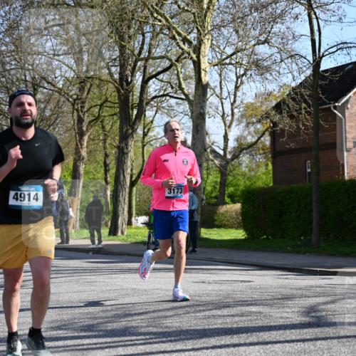 12.04.2026 - 45. Internationalen Wilhelmsburger Insellauf J. Mangold http://msf.ph/oto/9460930 12.04.2026 10:44:44 Ziel 4906, 5805, 2920, 3173, 2190, 4914, 5341, 5435, 5563, 2075, 2810, 3408, 4739, 4739, 3416, 2899, 4785, 3566, 5037, 5046, 5037, 5046, 3747, 3054, 2376, 2300, 3334, 4958, 3500 meine-sportfotos.de
