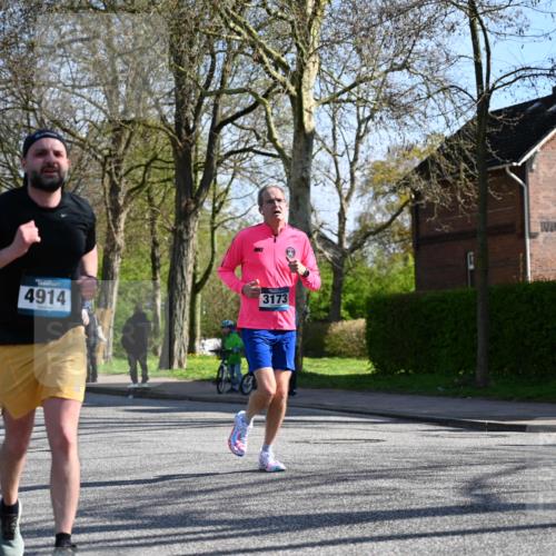 12.04.2026 - 45. Internationalen Wilhelmsburger Insellauf J. Mangold http://msf.ph/oto/9460932 12.04.2026 10:44:44 Ziel 4906, 5805, 2920, 3173, 2190, 4914, 5341, 5435, 5563, 2075, 2810, 3408, 4739, 4739, 3416, 2899, 4785, 3566, 5037, 5046, 5037, 5046, 3747, 3054, 2376, 2300, 3334, 4958, 3500 meine-sportfotos.de