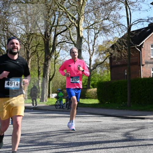 12.04.2026 - 45. Internationalen Wilhelmsburger Insellauf J. Mangold http://msf.ph/oto/9460933 12.04.2026 10:44:44 Ziel 4906, 5805, 2920, 3173, 2190, 4914, 5341, 5435, 5563, 2075, 2810, 3408, 4739, 4739, 3416, 2899, 4785, 3566, 5037, 5046, 5037, 5046, 3747, 3054, 2376, 2300, 3334, 4958, 3500 meine-sportfotos.de