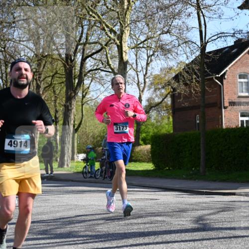 12.04.2026 - 45. Internationalen Wilhelmsburger Insellauf J. Mangold http://msf.ph/oto/9460934 12.04.2026 10:44:44 Ziel 4906, 5805, 2920, 3173, 2190, 4914, 5341, 5435, 5563, 2075, 2810, 3408, 4739, 4739, 3416, 2899, 4785, 3566, 5037, 5046, 5037, 5046, 3747, 3054, 2376, 2300, 3334, 4958, 3500 meine-sportfotos.de