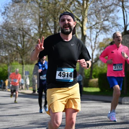 12.04.2026 - 45. Internationalen Wilhelmsburger Insellauf J. Mangold http://msf.ph/oto/9460940 12.04.2026 10:44:45 Ziel 5805, 2920, 3173, 2190, 4914, 5341, 5435, 5563, 2075, 2810, 3408, 4739, 3416, 3416, 2899, 4785, 3566, 5037, 5046, 3747, 3747, 3054, 2376, 2300, 3334, 4958, 3500, 4928 meine-sportfotos.de