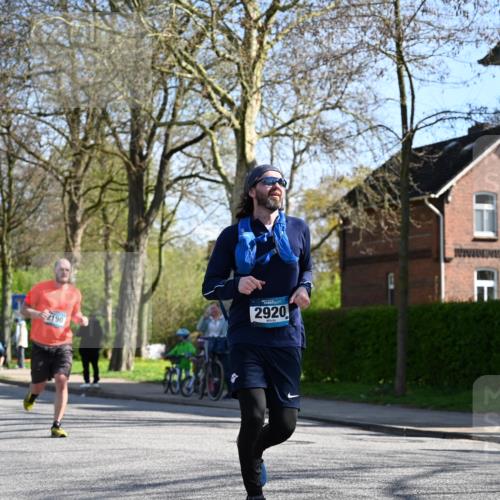 12.04.2026 - 45. Internationalen Wilhelmsburger Insellauf J. Mangold http://msf.ph/oto/9460945 12.04.2026 10:44:46 Ziel 5805, 2920, 3173, 2190, 4914, 5341, 5435, 5563, 2075, 2810, 3408, 4739, 3416, 2899, 4785, 3566, 5037, 5046, 3747, 3054, 2376, 2300, 3334, 4958, 3500, 4928 meine-sportfotos.de