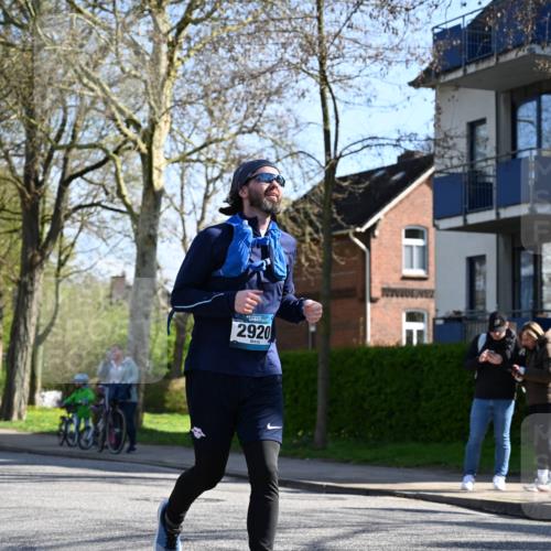12.04.2026 - 45. Internationalen Wilhelmsburger Insellauf J. Mangold http://msf.ph/oto/9460950 12.04.2026 10:44:46 Ziel 5805, 2920, 3173, 2190, 4914, 5341, 5435, 5563, 2075, 2810, 3408, 4739, 3416, 2899, 4785, 3566, 5037, 5046, 3747, 3054, 2376, 2300, 3334, 4958, 3500, 4928 meine-sportfotos.de