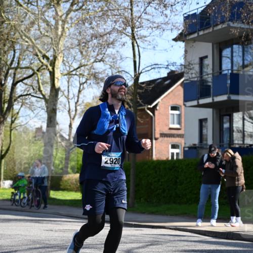 12.04.2026 - 45. Internationalen Wilhelmsburger Insellauf J. Mangold http://msf.ph/oto/9460951 12.04.2026 10:44:47 Ziel 5805, 2920, 3173, 2190, 4914, 5341, 5435, 5563, 2075, 2810, 3408, 4739, 3416, 2899, 4785, 3566, 5037, 5046, 3747, 3054, 3054, 2376, 2300, 3334, 4958, 3500, 4928, 4333, 2301, 2995 meine-sportfotos.de