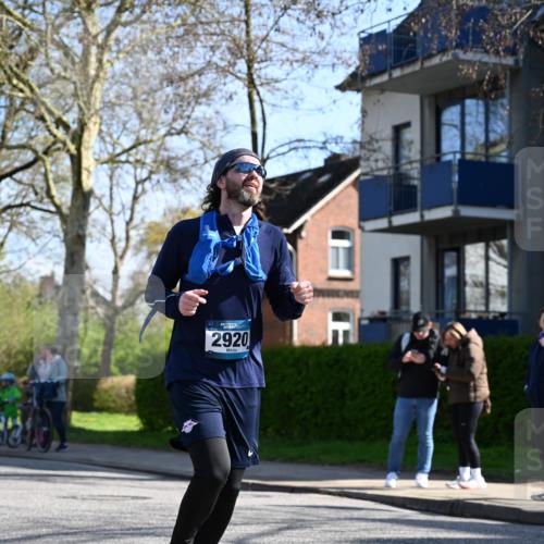 12.04.2026 - 45. Internationalen Wilhelmsburger Insellauf J. Mangold http://msf.ph/oto/9460952 12.04.2026 10:44:47 Ziel 5805, 2920, 3173, 2190, 4914, 5341, 5435, 5563, 2075, 2810, 3408, 4739, 3416, 2899, 4785, 3566, 5037, 5046, 3747, 3054, 3054, 2376, 2300, 3334, 4958, 3500, 4928, 4333, 2301, 2995 meine-sportfotos.de