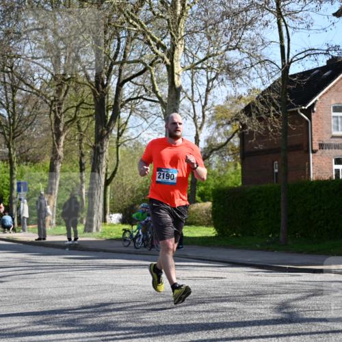 12.04.2026 - 45. Internationalen Wilhelmsburger Insellauf J. Mangold http://msf.ph/oto/9460961 12.04.2026 10:44:48 Ziel 5805, 2920, 3173, 2190, 4914, 5341, 5435, 5563, 2075, 2810, 3408, 4739, 3416, 2899, 4785, 3566, 5037, 5046, 3747, 3054, 2376, 2376, 2300, 3334, 4958, 3500, 4928, 4333, 2301, 2995 meine-sportfotos.de