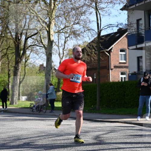 12.04.2026 - 45. Internationalen Wilhelmsburger Insellauf J. Mangold http://msf.ph/oto/9460968 12.04.2026 10:44:48 Ziel 5805, 2920, 3173, 2190, 4914, 5341, 5435, 5563, 2075, 2810, 3408, 4739, 3416, 2899, 4785, 3566, 5037, 5046, 3747, 3054, 2376, 2376, 2300, 3334, 4958, 3500, 4928, 4333, 2301, 2995 meine-sportfotos.de