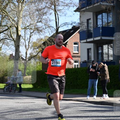 12.04.2026 - 45. Internationalen Wilhelmsburger Insellauf J. Mangold http://msf.ph/oto/9460975 12.04.2026 10:44:49 Ziel 5805, 2920, 3173, 2190, 4914, 5341, 5435, 5563, 2075, 2810, 3408, 4739, 3416, 2899, 4785, 3566, 5037, 5046, 3747, 3054, 2376, 2300, 3334, 4958, 3500, 4928, 4333, 2301, 2995, 2134 meine-sportfotos.de