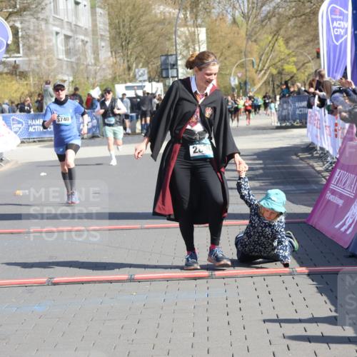 12.04.2026 - 45. Internationalen Wilhelmsburger Insellauf Strokosch-Dieckow http://msf.ph/oto/9460976 12.04.2026 11:08:38 Ziel 4956, 3397, 2800, 4977, 3740 meine-sportfotos.de