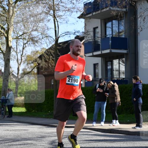 12.04.2026 - 45. Internationalen Wilhelmsburger Insellauf J. Mangold http://msf.ph/oto/9460978 12.04.2026 10:44:49 Ziel 5805, 2920, 3173, 2190, 4914, 5341, 5435, 5563, 2075, 2810, 3408, 4739, 3416, 2899, 4785, 3566, 5037, 5046, 3747, 3054, 2376, 2300, 3334, 4958, 3500, 4928, 4333, 2301, 2995, 2134 meine-sportfotos.de