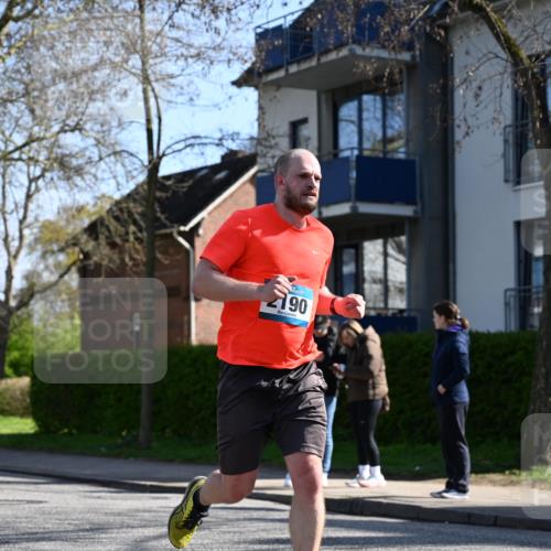 12.04.2026 - 45. Internationalen Wilhelmsburger Insellauf J. Mangold http://msf.ph/oto/9460981 12.04.2026 10:44:49 Ziel 5805, 2920, 3173, 2190, 4914, 5341, 5435, 5563, 2075, 2810, 3408, 4739, 3416, 2899, 4785, 3566, 5037, 5046, 3747, 3054, 2376, 2300, 3334, 4958, 3500, 4928, 4333, 2301, 2995, 2134 meine-sportfotos.de