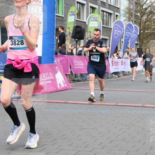 12.04.2026 - 45. Internationalen Wilhelmsburger Insellauf Strokosch-Dieckow http://msf.ph/oto/9460985 12.04.2026 13:18:56 Ziel 3277, 3828, 4948, 5488, 5663, 4727, 5541, 4153, 3528, 3527, 4400, 4403 meine-sportfotos.de