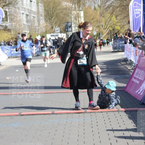 12.04.2026 - 45. Internationalen Wilhelmsburger Insellauf Strokosch-Dieckow http://msf.ph/oto/9460986 12.04.2026 11:08:38 Ziel 4956, 3397, 2800, 4977, 3740 meine-sportfotos.de