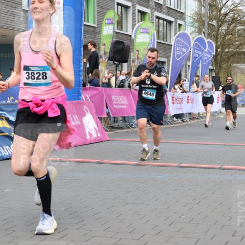 12.04.2026 - 45. Internationalen Wilhelmsburger Insellauf Strokosch-Dieckow http://msf.ph/oto/9460996 12.04.2026 13:18:56 Ziel 3277, 3828, 4948, 5488, 5663, 4727, 5541, 4153, 3528, 3527, 4400, 4403 meine-sportfotos.de