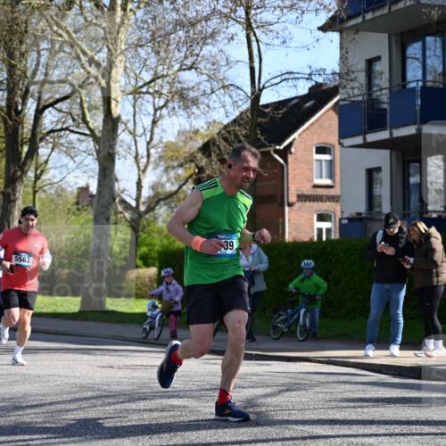 12.04.2026 - 45. Internationalen Wilhelmsburger Insellauf J. Mangold http://msf.ph/oto/9461019 12.04.2026 10:44:54 Ziel 2920, 3173, 2190, 4914, 5341, 5435, 5563, 2075, 2810, 3408, 4739, 3416, 2899, 4785, 3566, 3566, 5037, 5046, 3747, 3054, 2376, 2300, 3334, 4958, 3500, 4928, 4333, 2301, 2995, 2134, 3369, 4635, 3772 meine-sportfotos.de