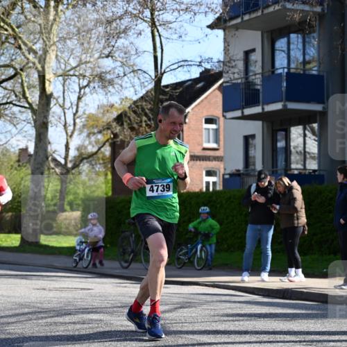 12.04.2026 - 45. Internationalen Wilhelmsburger Insellauf J. Mangold http://msf.ph/oto/9461022 12.04.2026 10:44:54 Ziel 2920, 3173, 2190, 4914, 5341, 5435, 5563, 2075, 2810, 3408, 4739, 3416, 2899, 4785, 3566, 3566, 5037, 5046, 3747, 3054, 2376, 2300, 3334, 4958, 3500, 4928, 4333, 2301, 2995, 2134, 3369, 4635, 3772 meine-sportfotos.de