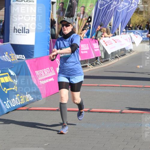 12.04.2026 - 45. Internationalen Wilhelmsburger Insellauf Strokosch-Dieckow http://msf.ph/oto/9461024 12.04.2026 11:08:42 Ziel 4977, 3740, 2686 meine-sportfotos.de