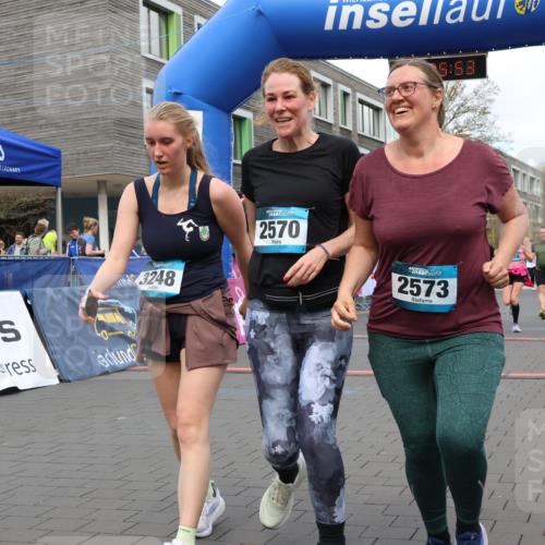 12.04.2026 - 45. Internationalen Wilhelmsburger Insellauf Strokosch-Dieckow http://msf.ph/oto/9461058 12.04.2026 13:18:52 Ziel 3248, 2570, 2573, 3277, 3828, 4948, 5488 meine-sportfotos.de