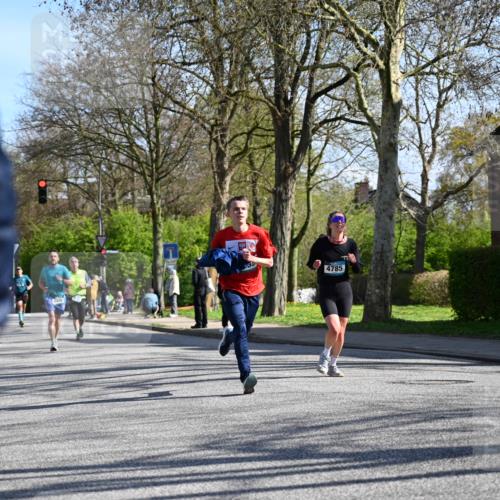 12.04.2026 - 45. Internationalen Wilhelmsburger Insellauf J. Mangold http://msf.ph/oto/9461064 12.04.2026 10:44:58 Ziel 3173, 2190, 4914, 5341, 5435, 5563, 2075, 2810, 3408, 4739, 3416, 2899, 4785, 3566, 5037, 5046, 3747, 3054, 2376, 2300, 3334, 4958, 3500, 4928, 4333, 2301, 2995, 2134, 3369, 4635, 3772, 3337, 3680 meine-sportfotos.de