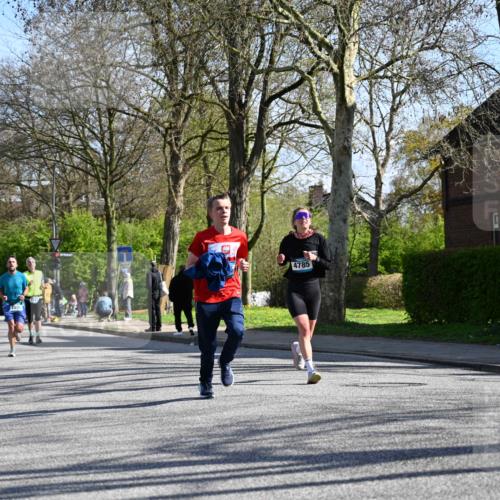 12.04.2026 - 45. Internationalen Wilhelmsburger Insellauf J. Mangold http://msf.ph/oto/9461066 12.04.2026 10:44:58 Ziel 3173, 2190, 4914, 5341, 5435, 5563, 2075, 2810, 3408, 4739, 3416, 2899, 4785, 3566, 5037, 5046, 3747, 3054, 2376, 2300, 3334, 4958, 3500, 4928, 4333, 2301, 2995, 2134, 3369, 4635, 3772, 3337, 3680 meine-sportfotos.de
