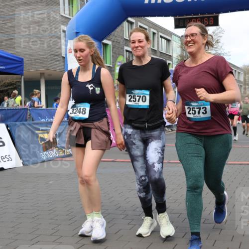 12.04.2026 - 45. Internationalen Wilhelmsburger Insellauf Strokosch-Dieckow http://msf.ph/oto/9461095 12.04.2026 13:18:52 Ziel 3248, 2570, 2573, 3277, 3828, 4948, 5488 meine-sportfotos.de