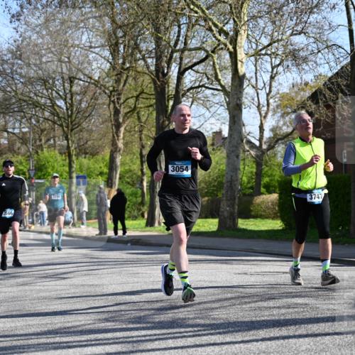 12.04.2026 - 45. Internationalen Wilhelmsburger Insellauf J. Mangold http://msf.ph/oto/9461102 12.04.2026 10:45:05 Ziel 5563, 2075, 2810, 3408, 4739, 3416, 2899, 4785, 3566, 5037, 5046, 3747, 3054, 2376, 2300, 3334, 4958, 3500, 4928, 4333, 2301, 2995, 2134, 3369, 4635, 3772, 3772, 3337, 3680, 5325, 3653, 4139, 4531, 5694, 2216, 3430 meine-sportfotos.de