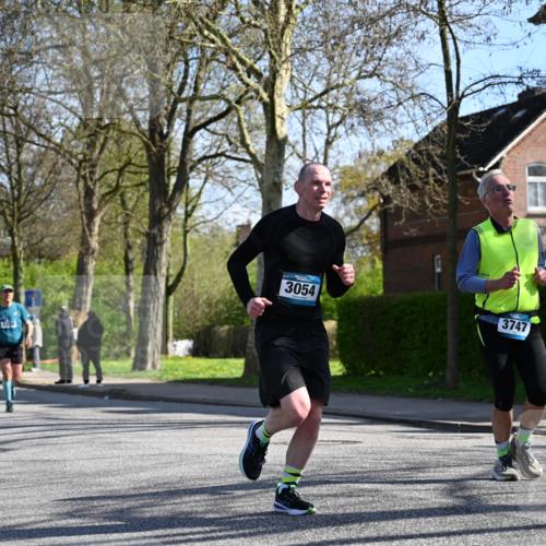 12.04.2026 - 45. Internationalen Wilhelmsburger Insellauf J. Mangold http://msf.ph/oto/9461112 12.04.2026 10:45:06 Ziel 2810, 3408, 4739, 3416, 2899, 4785, 3566, 5037, 5046, 3747, 3054, 2376, 2300, 3334, 4958, 3500, 4928, 4333, 2301, 2995, 2134, 3369, 4635, 3772, 3337, 3680, 5325, 3653, 4139, 4531, 5694, 2216, 3430, 5594, 4481 meine-sportfotos.de