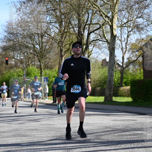 12.04.2026 - 45. Internationalen Wilhelmsburger Insellauf J. Mangold http://msf.ph/oto/9461123 12.04.2026 10:45:07 Ziel 2810, 3408, 4739, 3416, 2899, 4785, 3566, 5037, 5046, 3747, 3054, 2376, 2300, 3334, 4958, 3500, 4928, 4333, 2301, 2995, 2134, 3369, 4635, 3772, 3337, 3680, 5325, 3653, 4139, 4531, 5694, 2216, 3430, 5594, 4481, 4682 meine-sportfotos.de