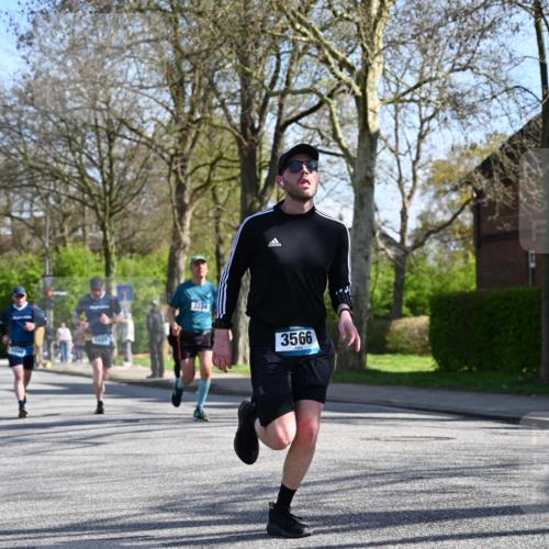 12.04.2026 - 45. Internationalen Wilhelmsburger Insellauf J. Mangold http://msf.ph/oto/9461127 12.04.2026 10:45:08 Ziel 2810, 3408, 4739, 3416, 2899, 4785, 3566, 5037, 5046, 3747, 3054, 2376, 2300, 3334, 4958, 3500, 4958, 3500, 4928, 4333, 2301, 2995, 2134, 3369, 4635, 3772, 3337, 3680, 5325, 3653, 4139, 4531, 5694, 2216, 3430, 5594, 4481, 4682 meine-sportfotos.de